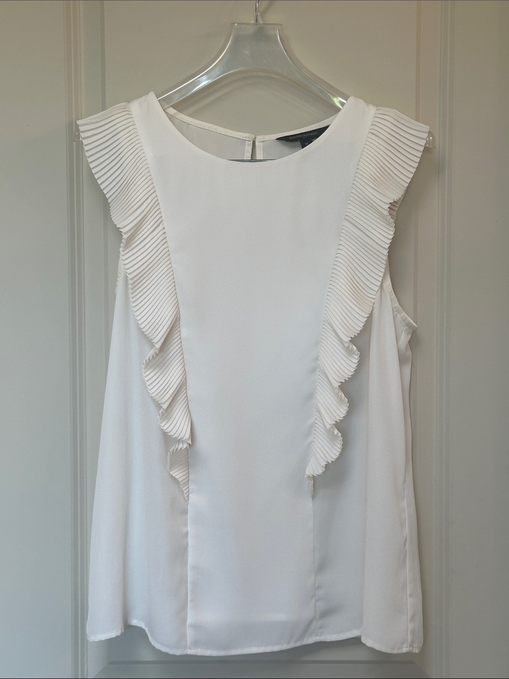 Banana Republic Cream Ruffle Sleeveless Top - Womens Size M